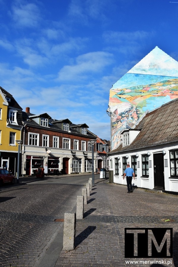 Ulica miasta Stege na wyspie Møn w Danii