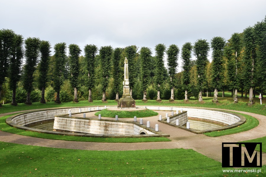 Obelisk w parku Fredensborg (pałac)
