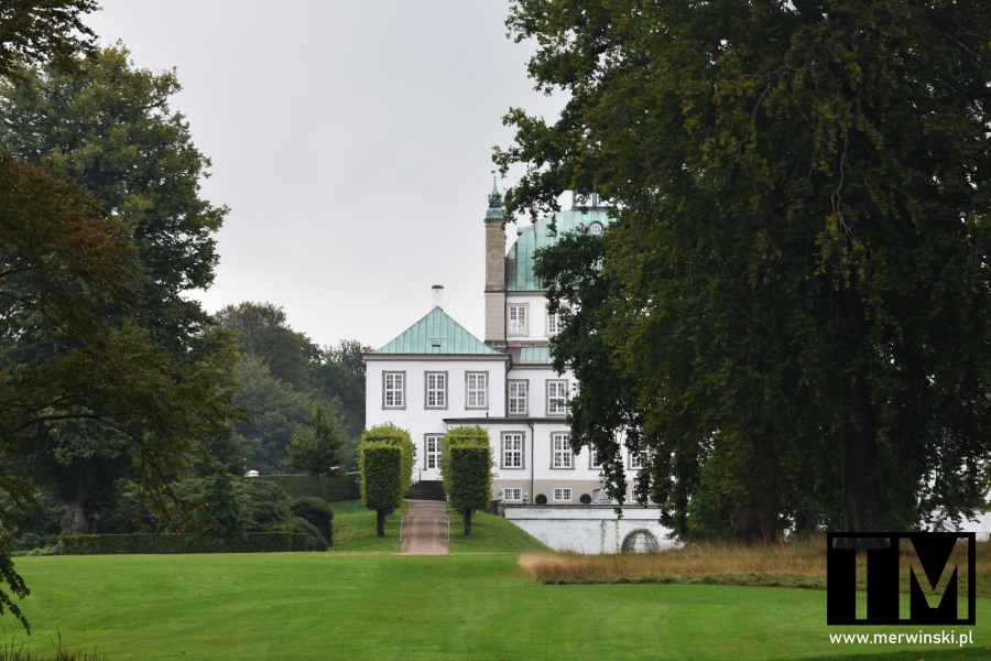 Pałac Fredensborg - widok z parku zamkowego