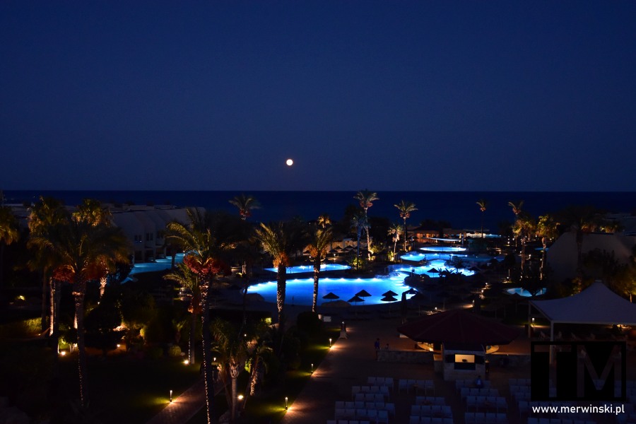 Hotel all inclusive Rodos - Atlantica Kolymbia nocą