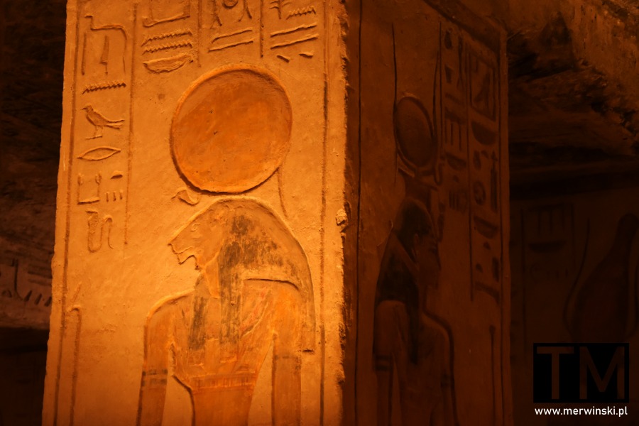 Hieroglify z boginią Sechmet w Abu Simbel (Egipt)