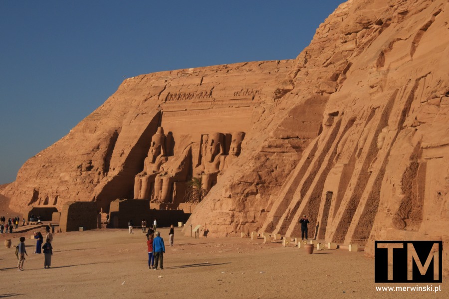Duża (po lewej) i mała (po prawej) świątynia w Abu Simbel w Egipcie