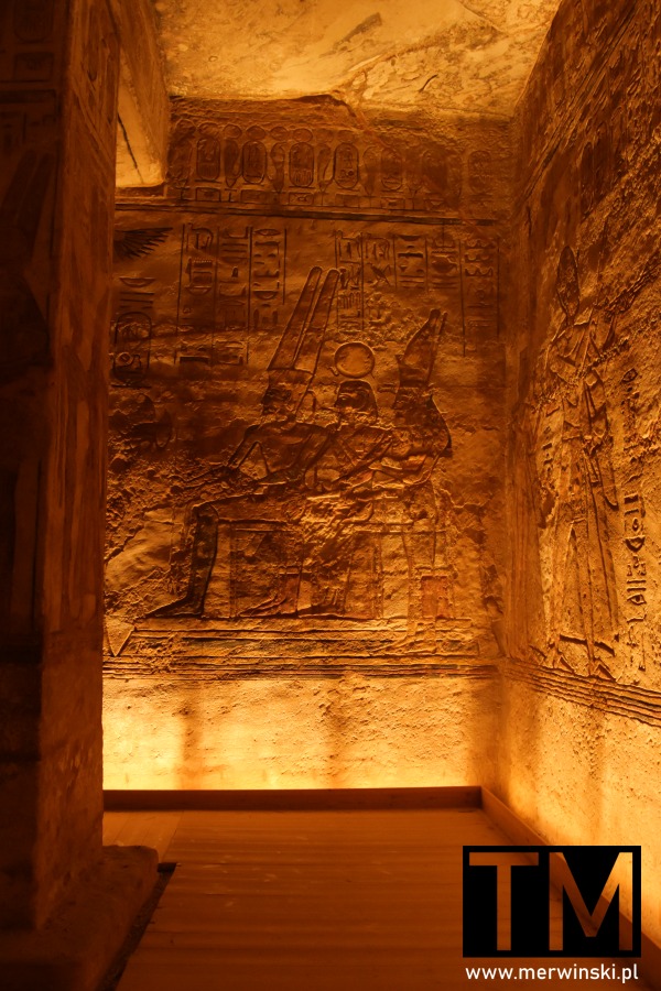 Reliefy w małej świątyni w Abu Simbel (Egipt)