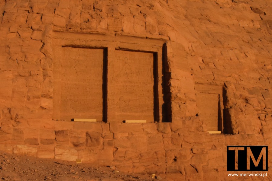 Rzeźbienia obok świątyni Abu Simbel (Nubia, Egipt)