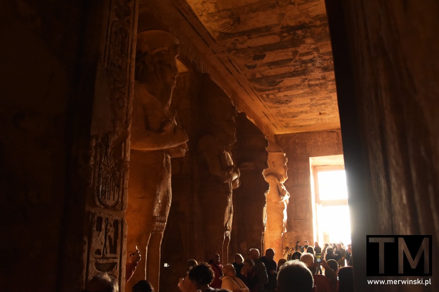 Sala hypostylowa w wielkiej świątyni w Abu Simbel w Egipcie