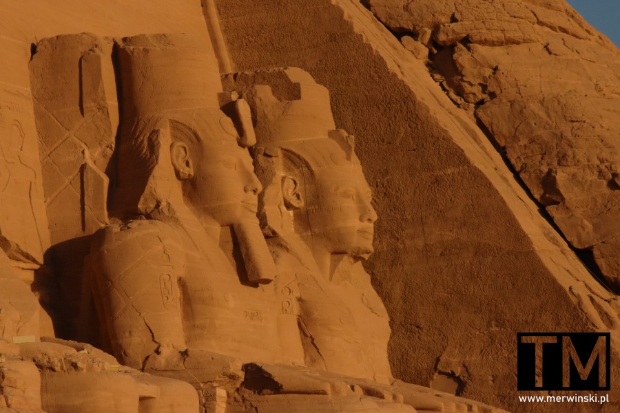 Dwie rzeźby Ramzesa II (Abu Simbel, Egipt)
