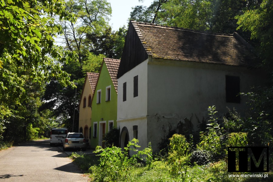 Domki pod zamkiem Jaroslavice