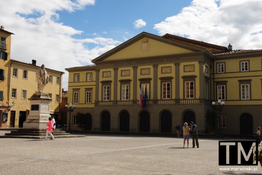 Zwiedzanie Lukki: Piazza del Giglio i pomnik Garibaldiego