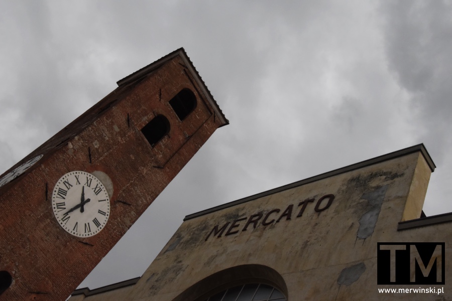 Torre dell Orologio i Mercato del Carmine