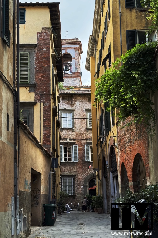 Lukka co zobaczyć? Urokliwe wąskie uliczki miasta!