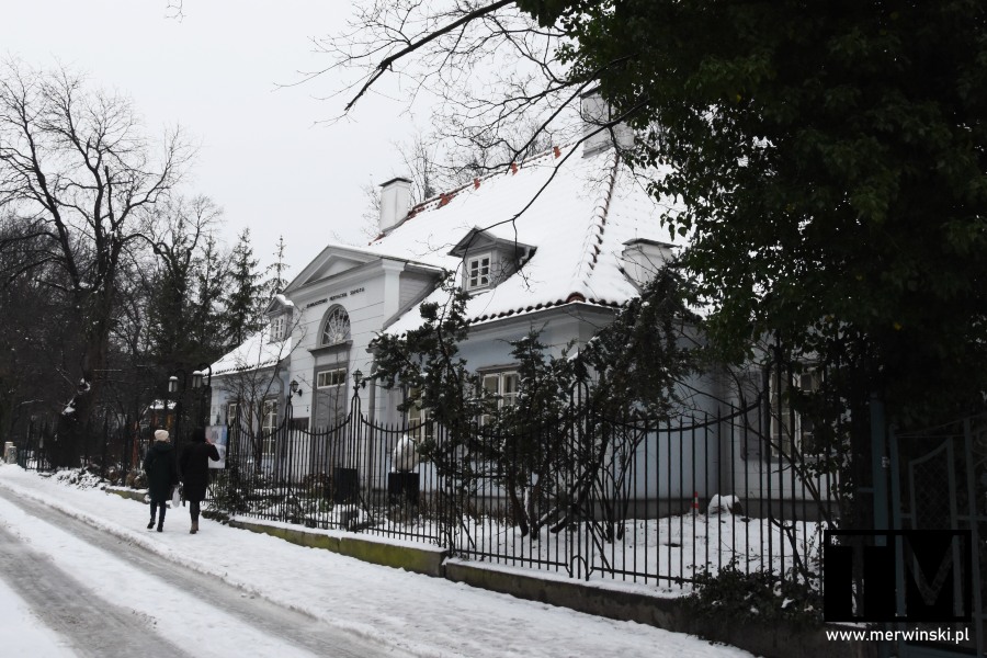 Co zobaczyć w Sopocie zimą? Dworek Sierakowskich w Sopocie