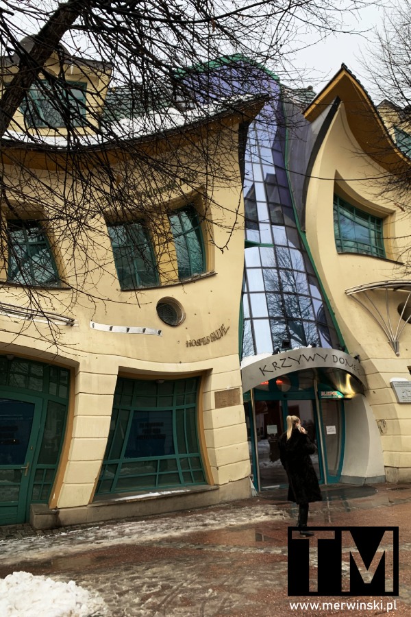 Sopot co warto zobaczyć zimą? Krzywy domek w Sopocie!