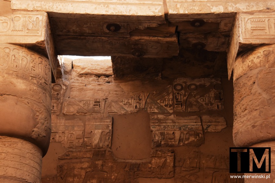 Zniszczone hieroglify (Zespół świątyń Karnak, Egipt)