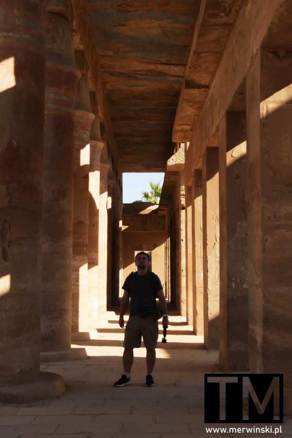 Tomasz Merwiński w zespole świątyń Karnaku w Egipcie