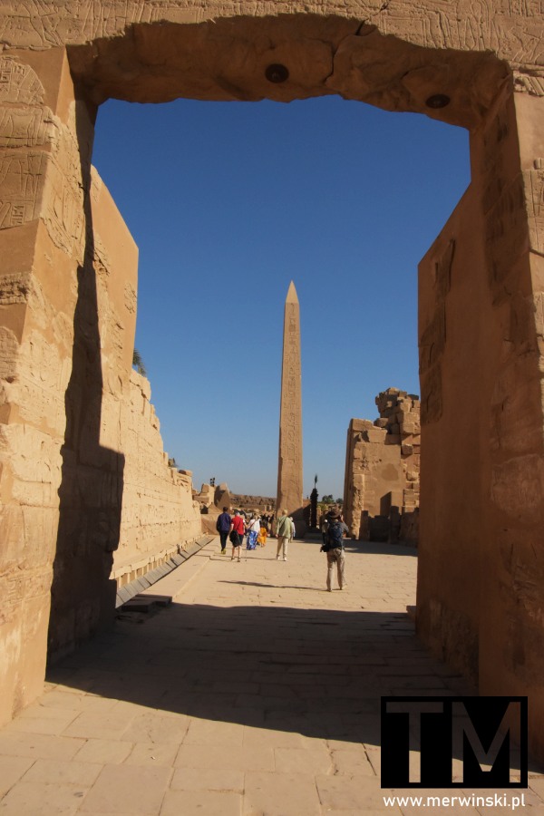 Zespół świątyń Karnaku i obelisk na jego terenie