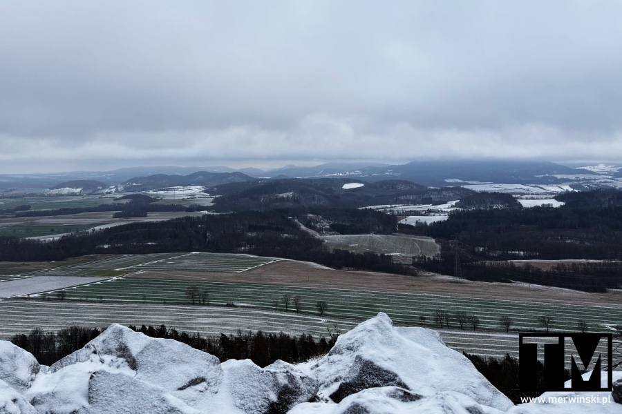 Widok z wulkanu Ostrzyca (Rezerwat Przyrody Ostrzyca Proboszczowicka, dolnośląskie)