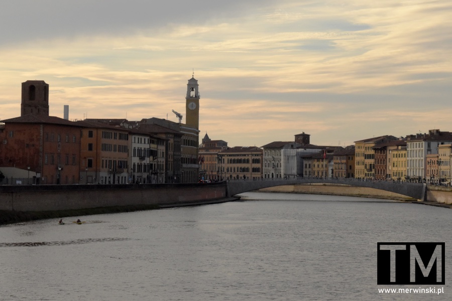 Piza i okolice zwiedzanie - rzeka Arno w Pizie