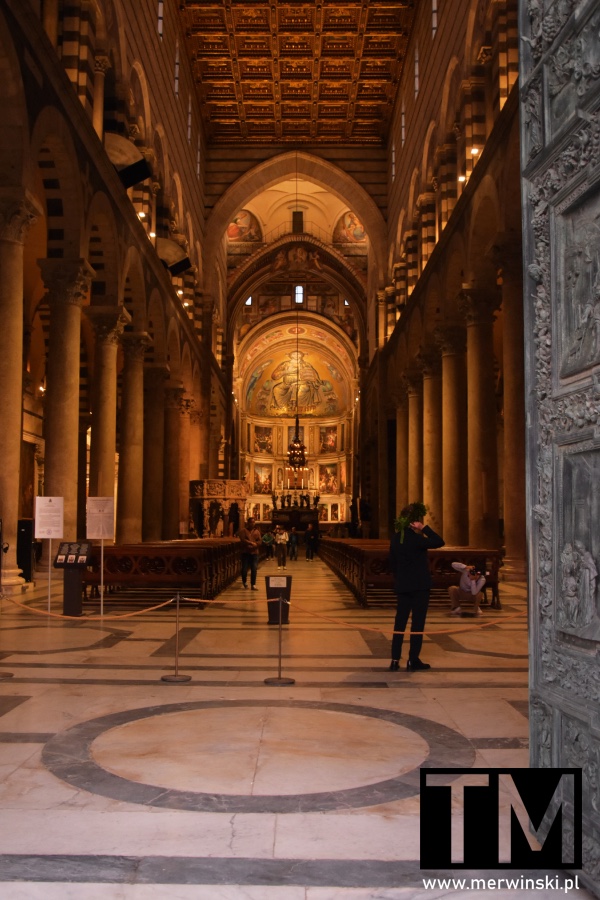 Co zobaczyć w Pizie? Wnętrze katedry w Pizie