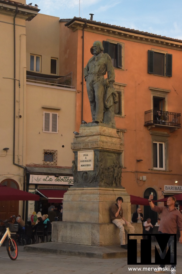 Piazza Garibaldi i pomnik Garibaldiego w Pizie (co zobaczyć w Pizie, Włochy)