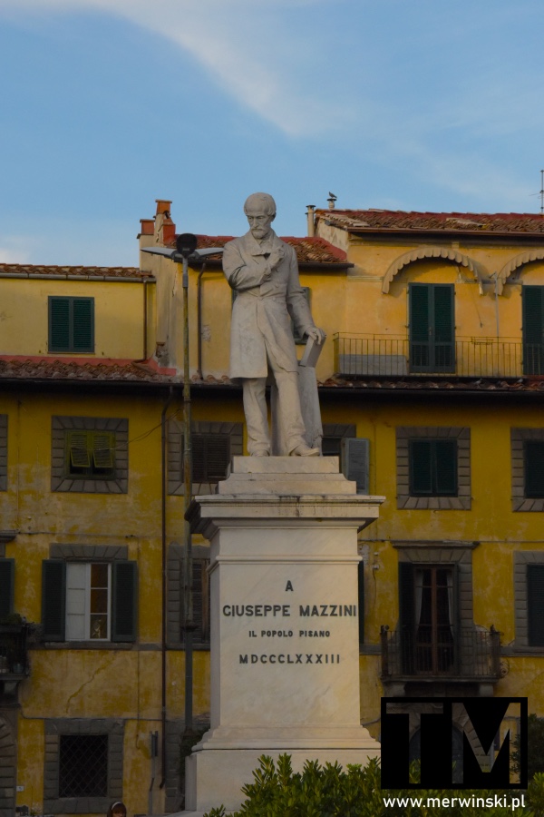 Pomnik Giuseppe Mazziniego w Pizie (zwiedzanie Pizy, Włochy)