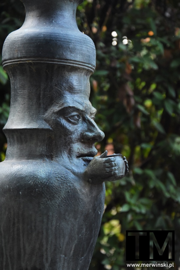 Rzeźbiona twarz w Giardino Scotto