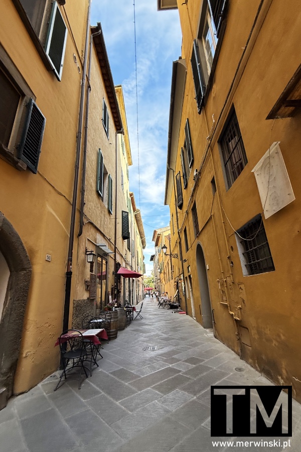 Piza zwiedzanie blog (uliczki starego miasta w Pizie, Włochy)