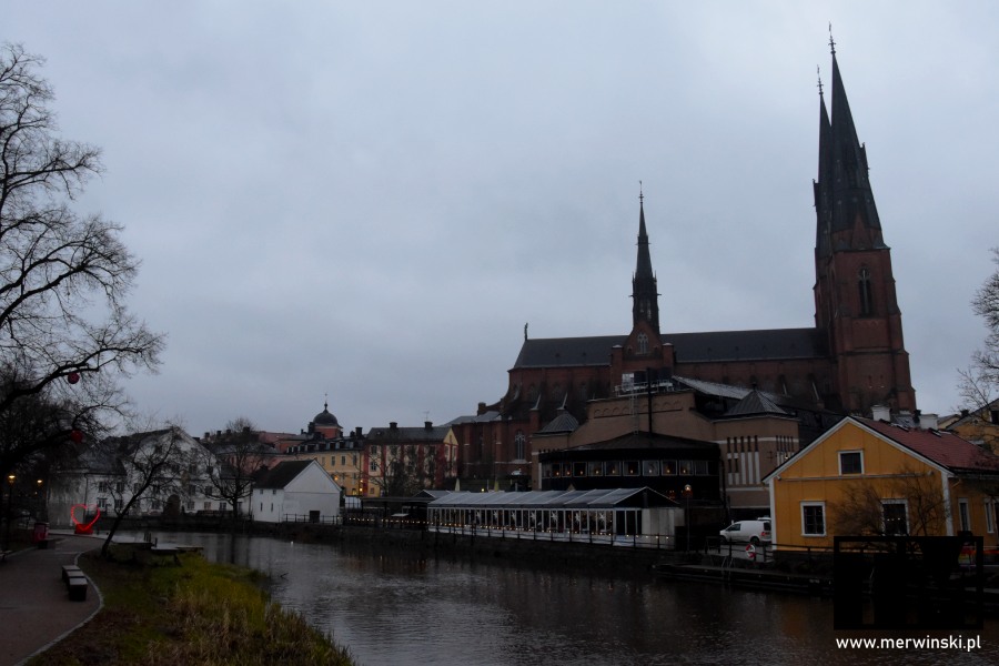 Katedra w Uppsali nad rzeką&nbsp;Fyris (Szwecja)