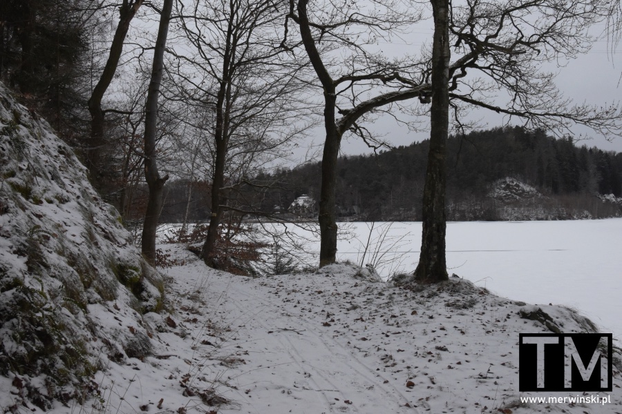 Złotniki Lubańskie Jezioro Złotnickie zimą