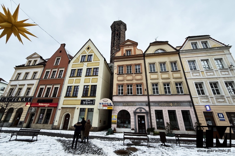 Lubań zabytki: Wieża Kramarska w rynku w Lubaniu