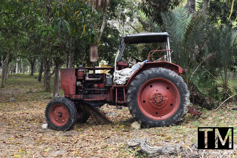 Traktor na terenie Finca Vigia (Dom Hemingwaya Kuba)