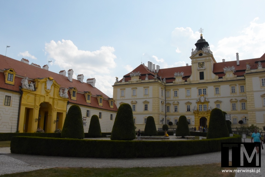 Valtice zamek zwiedzanie z zewnątrz