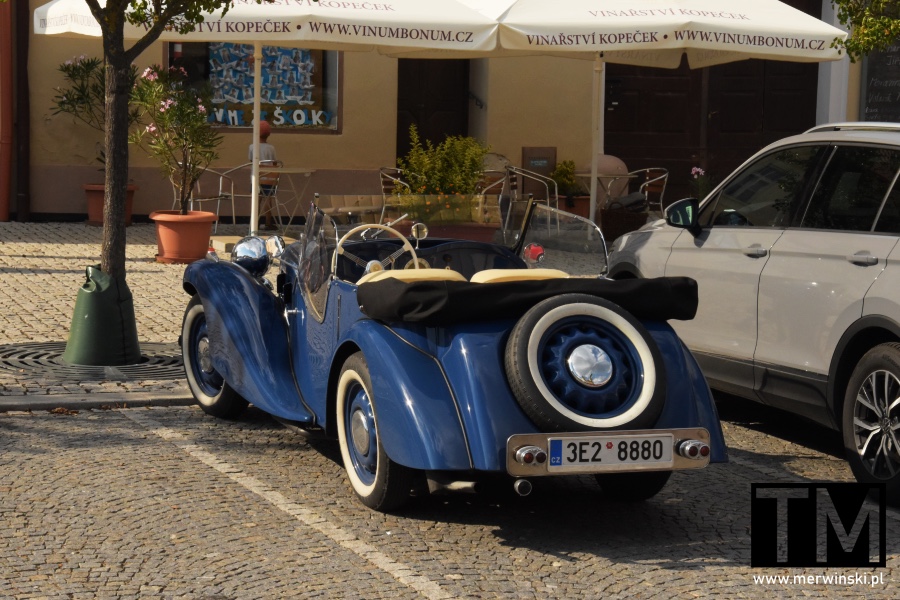 Stary samochód w Valticach w Czechach