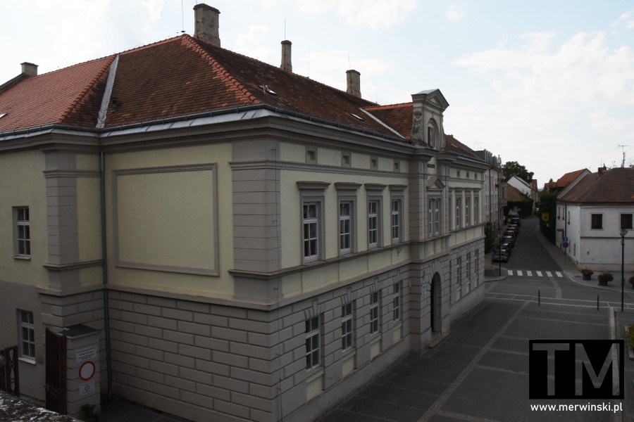 Budynek szkoły w Valticach (Czechy, Morawy)