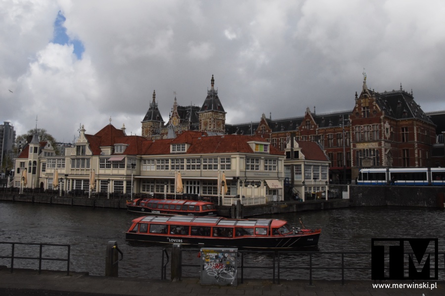 Dworzec Centralny w Amsterdamie - zwiedzanie miasta