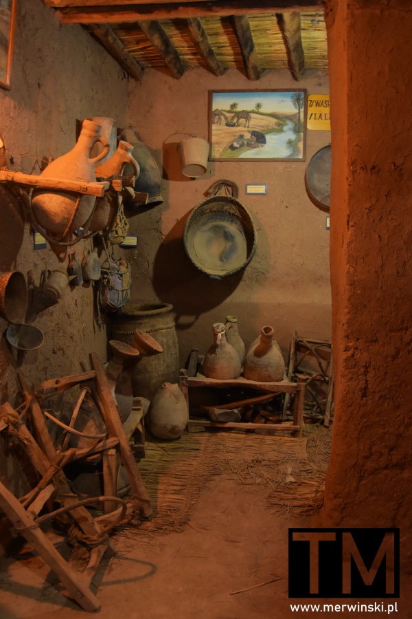 Przedmioty w muzeum wioski berberyjskiej - Ksar Tissergate (Maroko)