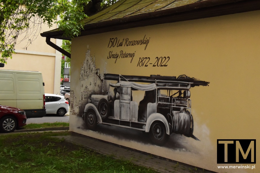 Mural strażaków w Rzeszowie podczas zwiedzania Rzeszowa