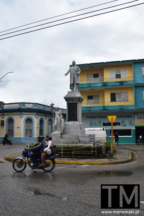 Sancti Spíritus i pomnik Judas Tadeo Martínez-Moles Echemendía