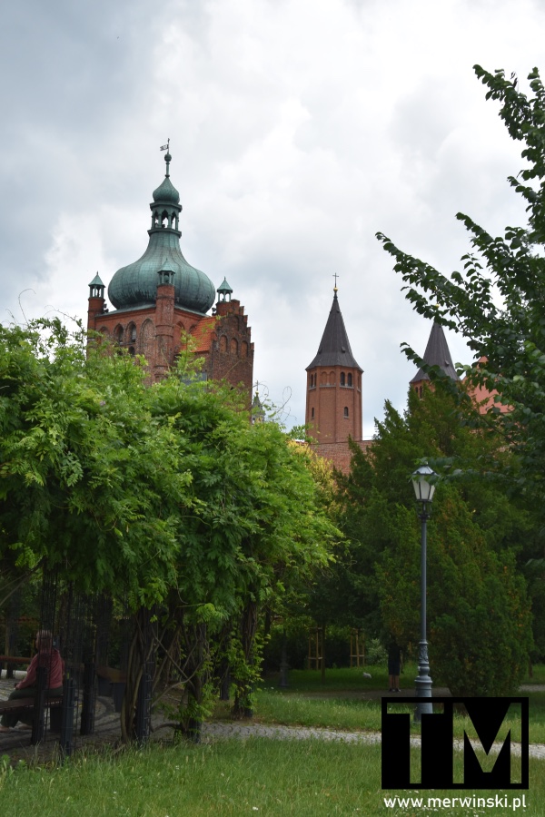 Płock atrakcje - wieże zamkowe i katedralna
