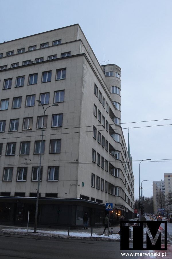 Walory turystyczne Gdyni zimą: oglądanie budynków z historią