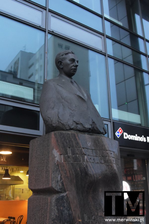 Pomnik Eugeniusza Kwiatkowskiego (Gdynia zimą atrakcje)