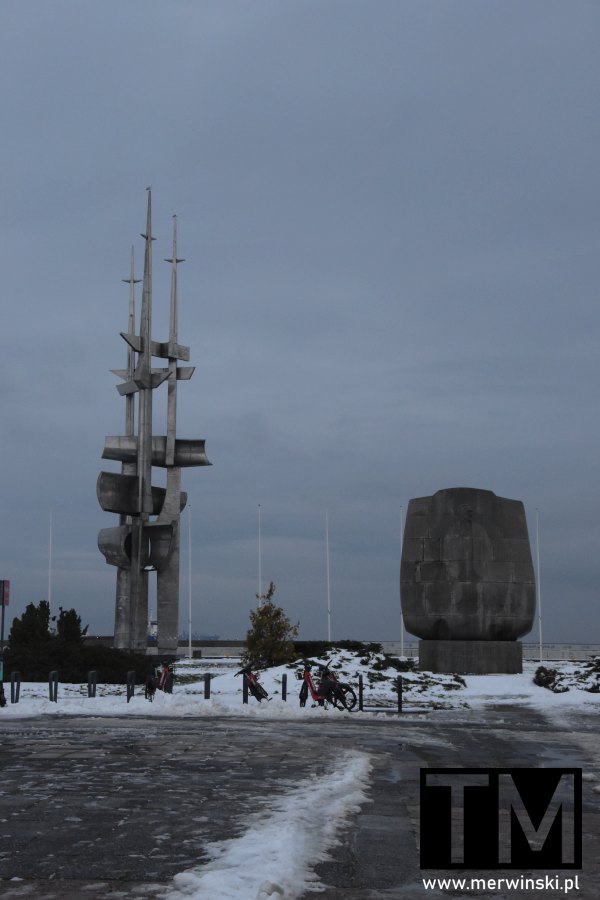 Atrakcje Gdynia zima: pomnik Josepha Conrada i pomnik żeglugi