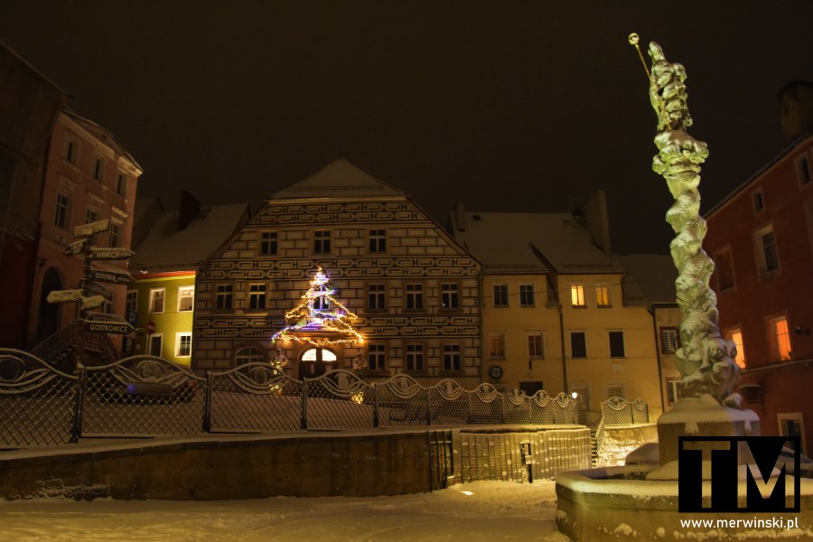 Lubomierz atrakcje: fontanna św. Maternusa i Muzeum Kargula i Pawlaka